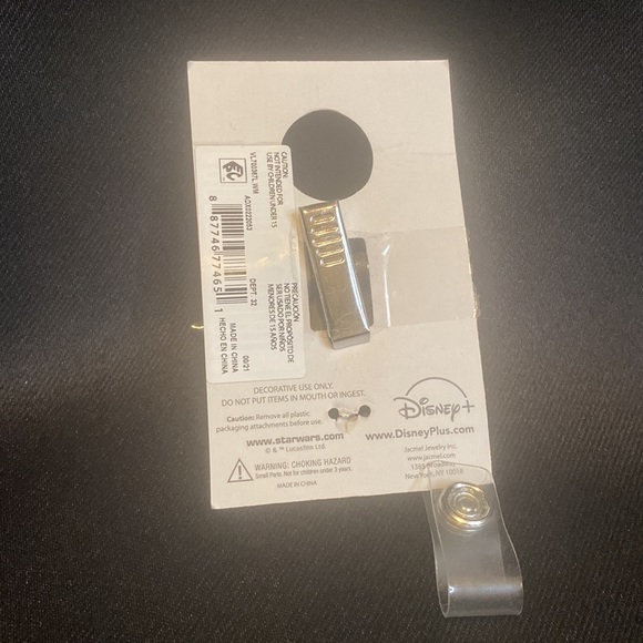 LAST ONE!! NWT🔴 Disney’s Star War Mandalorian The Child Badge Reel! - Picture 3 of 3
